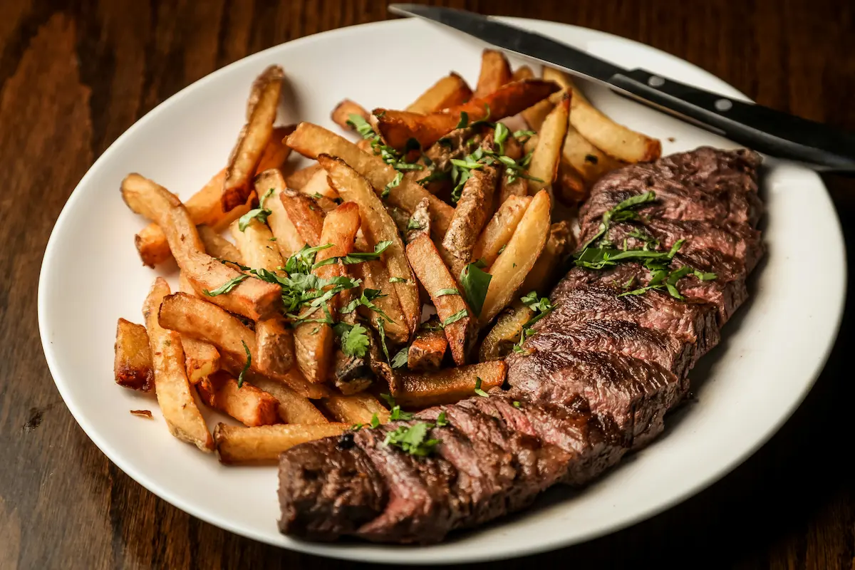 Solomillo a la plancha con patatas caseras